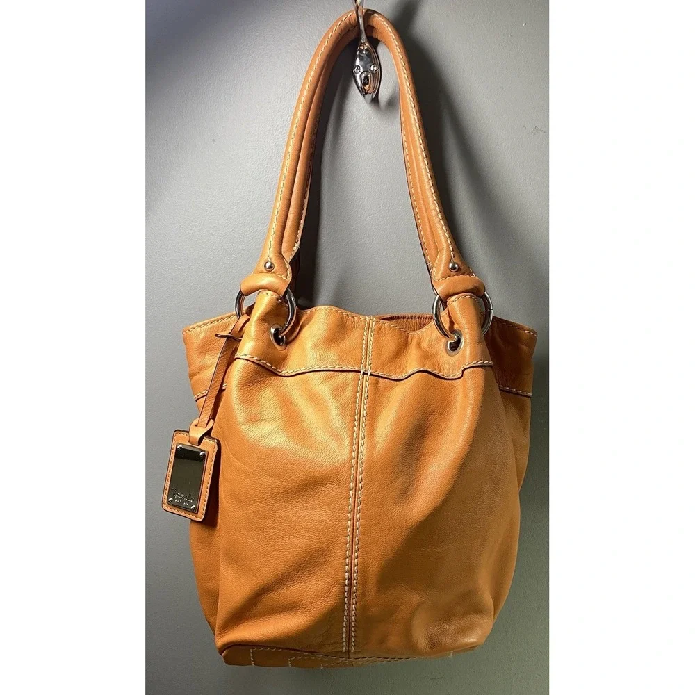 Tignanello Women's‎ Genuine Leather Orange Bucket Purse Bag EUC 10x10x5.5